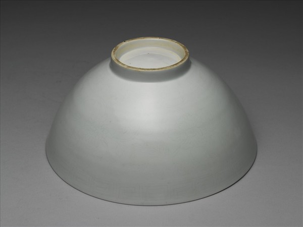 甜白劃花四季花卉紋碗