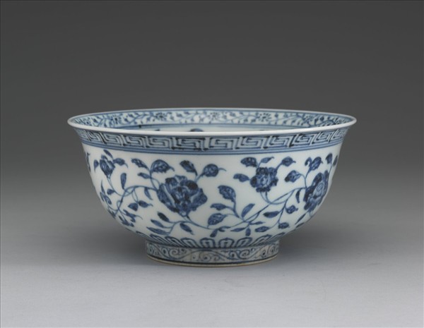 青花纏枝花卉紋碗