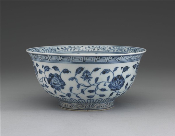 青花纏枝花卉紋碗