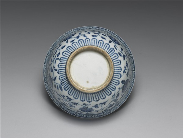 青花纏枝花卉紋碗