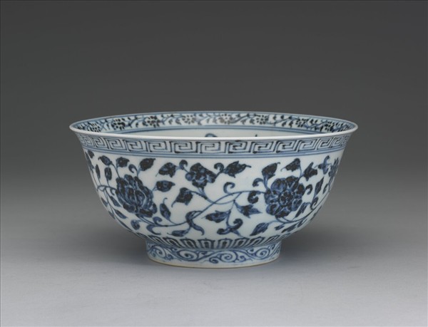 青花纏枝花卉紋碗