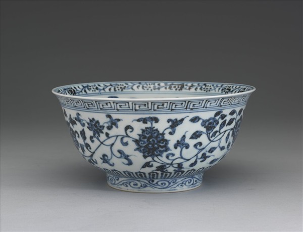 青花纏枝花卉紋碗