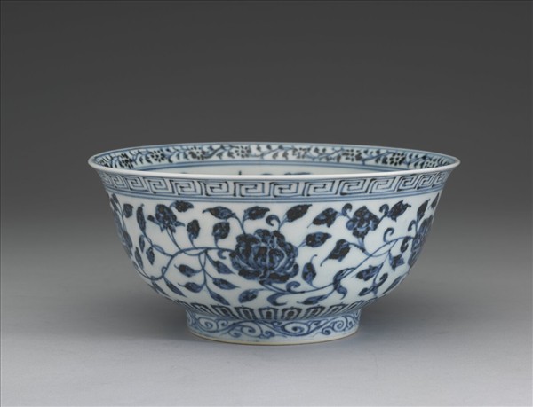 青花纏枝花卉紋碗