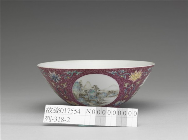 琺瑯彩紅錦地開光四季山水圖碗