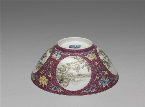 琺瑯彩紅錦地開光四季山水圖碗