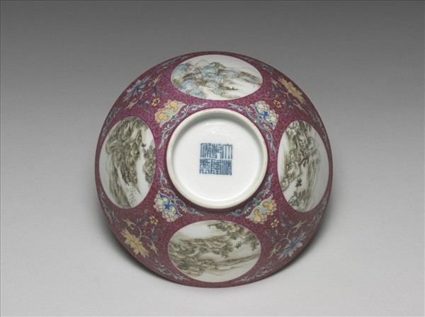 琺瑯彩紅錦地開光四季山水圖碗