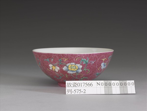 洋彩錦上添花紅地茶碗