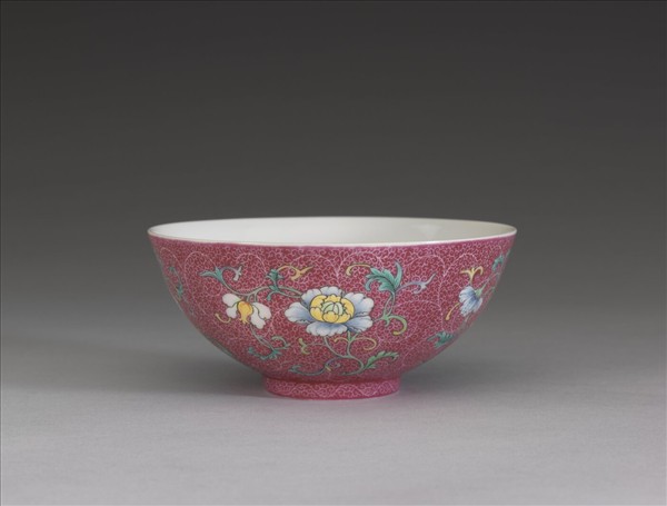 洋彩錦上添花紅地茶碗