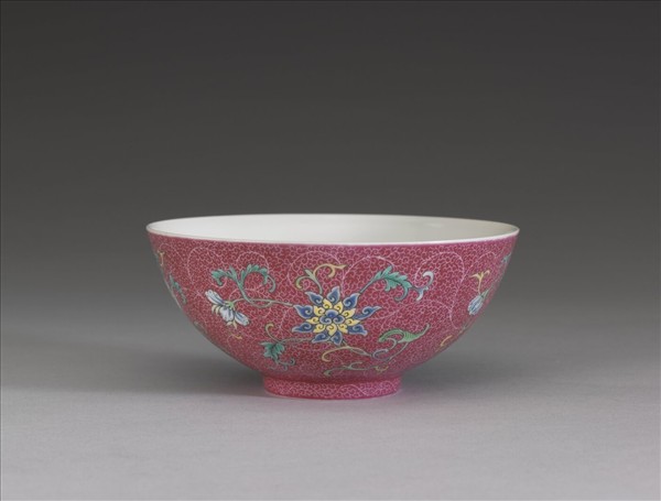 洋彩錦上添花紅地茶碗