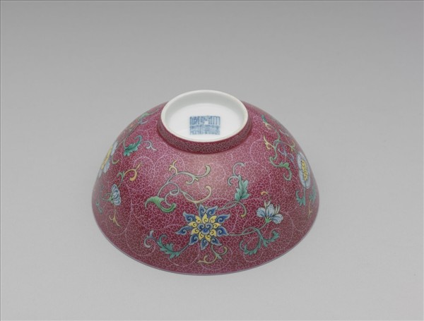 洋彩錦上添花紅地茶碗