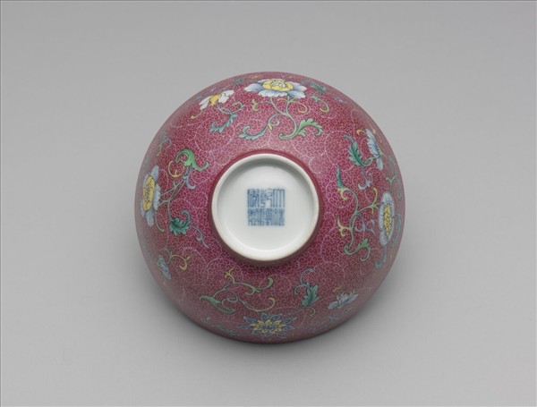 洋彩錦上添花紅地茶碗