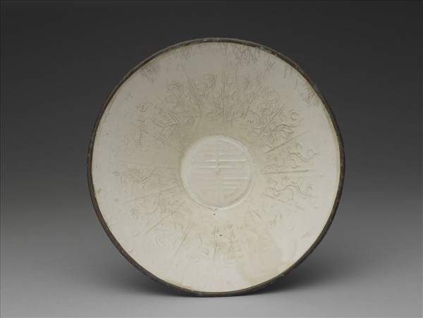 白瓷印花團壽字碗