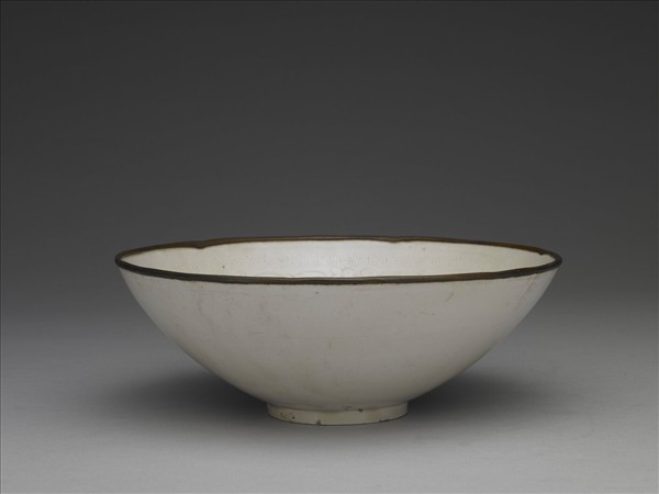 定窯 印花蓮塘鴛鴦碗