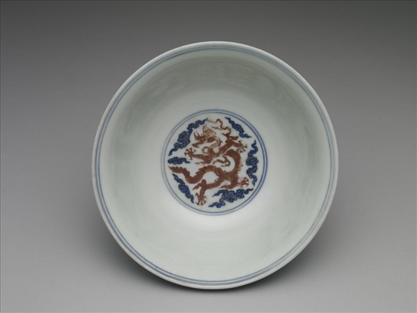 青花紅彩雲龍紋碗