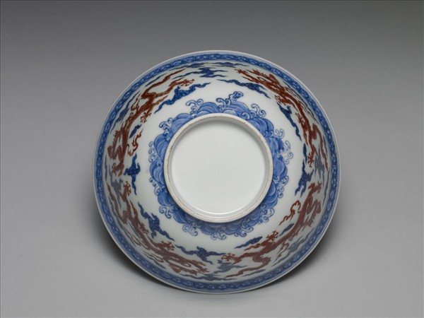 青花紅彩雲龍紋碗