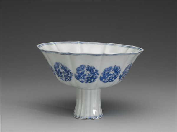 青花團鳳紋高足碗