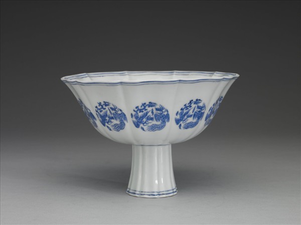 青花團鳳紋高足碗