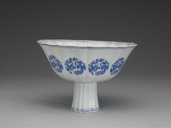 青花團鳳紋高足碗
