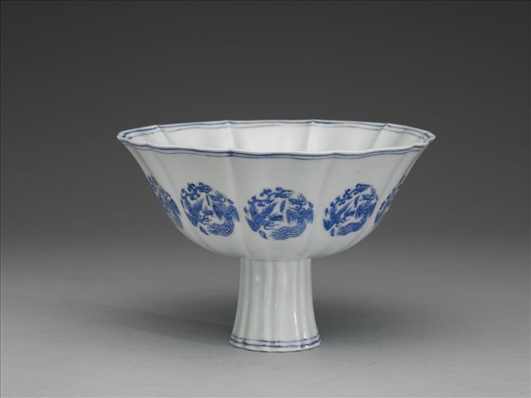 青花團鳳紋高足碗