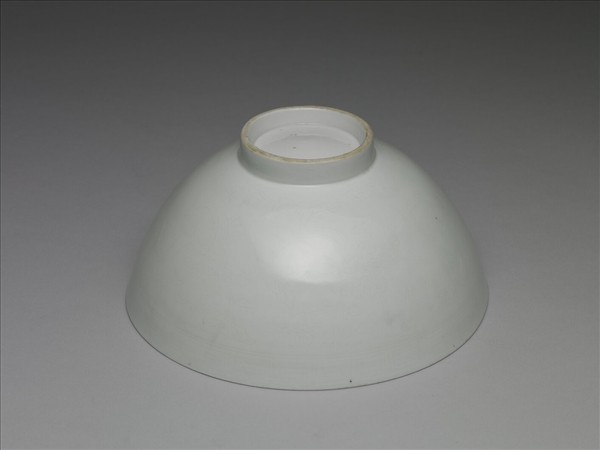 甜白劃花四季花卉紋碗