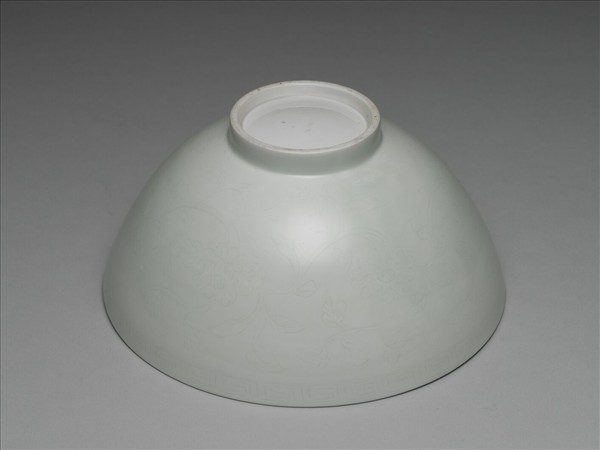 甜白劃花四季花卉紋碗