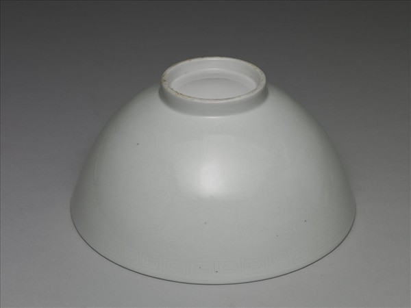 甜白劃花四季花卉紋碗