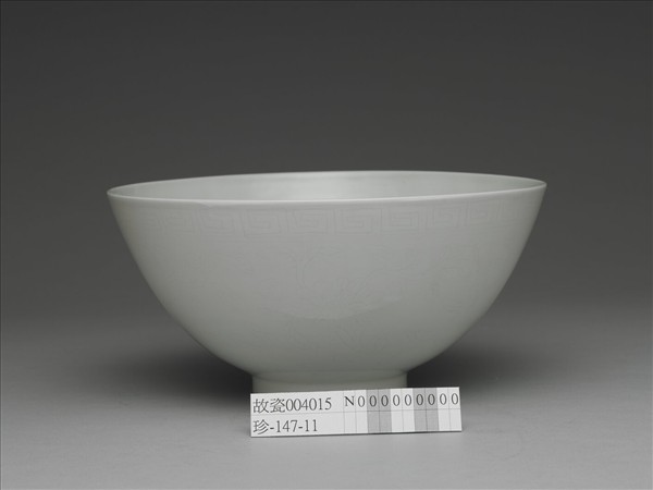 甜白劃花四季花卉紋碗