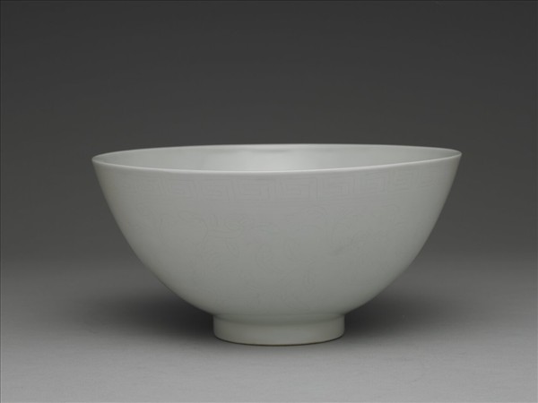 甜白劃花四季花卉紋碗