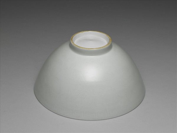 甜白劃花四季花卉紋碗