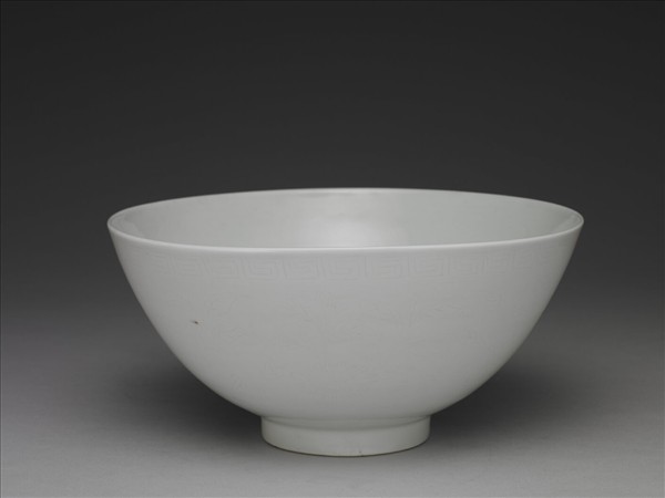 甜白劃花四季花卉紋碗