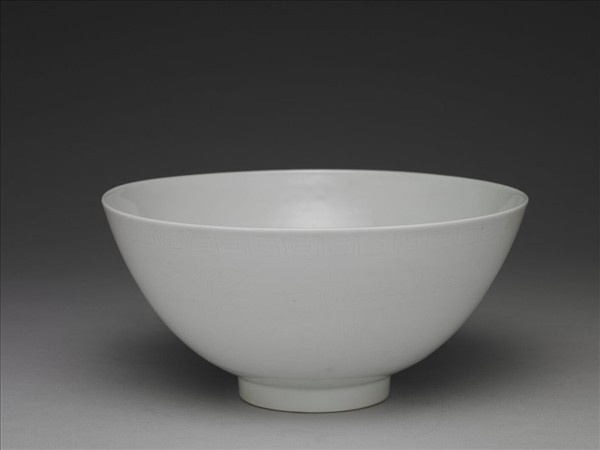 甜白劃花四季花卉紋碗