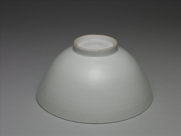 甜白劃花四季花卉紋碗