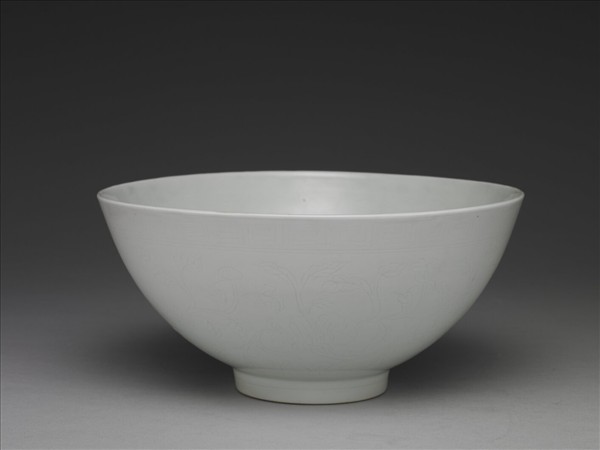 甜白劃花四季花卉紋碗