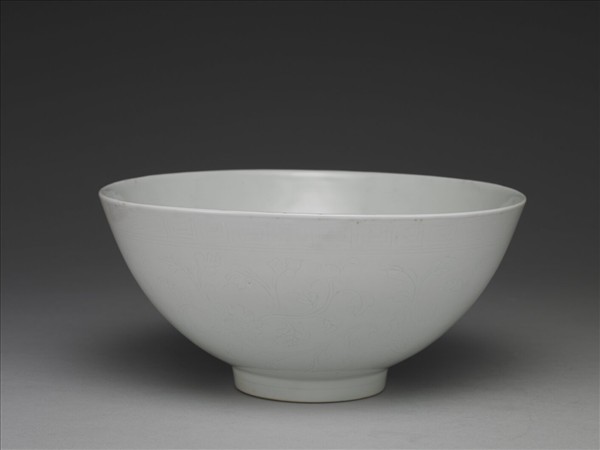 甜白劃花四季花卉紋碗