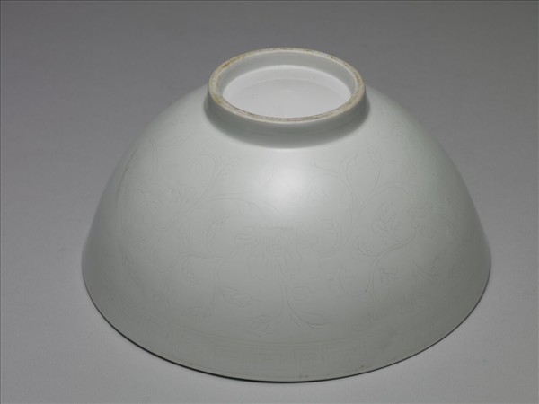 甜白劃花四季花卉紋碗