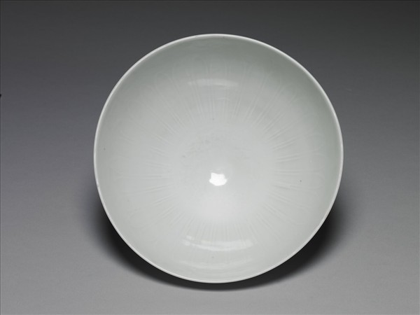 甜白劃花四季花卉紋碗