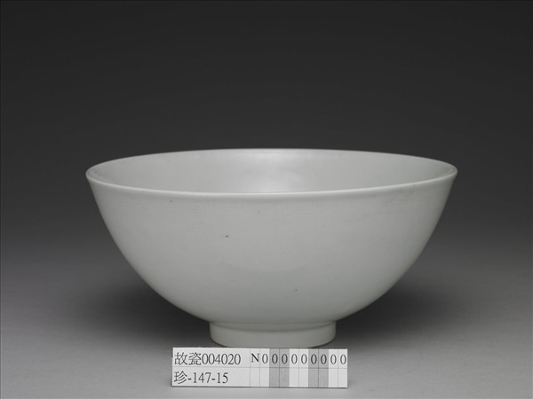 甜白劃花四季花卉紋碗