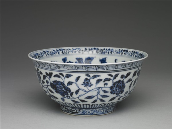 青花纏枝花卉紋碗