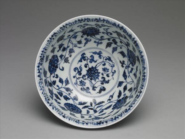 青花纏枝花卉紋碗