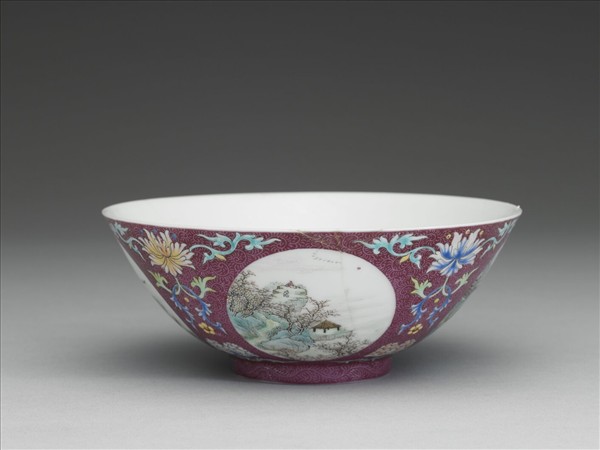 琺瑯彩紅錦地開光四季山水圖碗