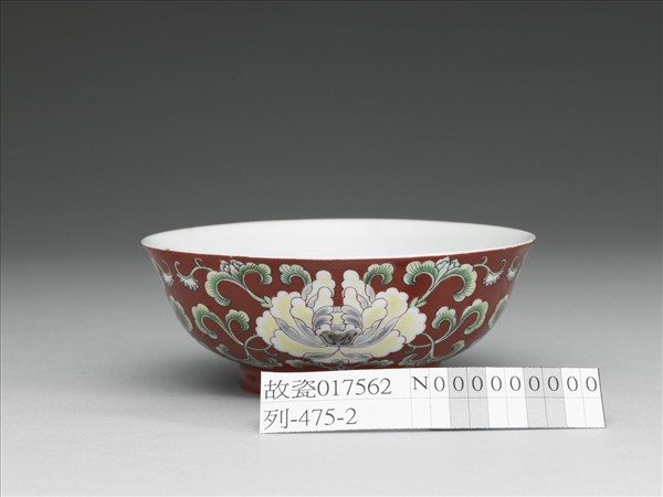 洋彩瓷紅地花卉碗