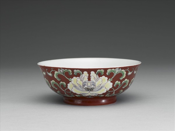 洋彩瓷紅地花卉碗