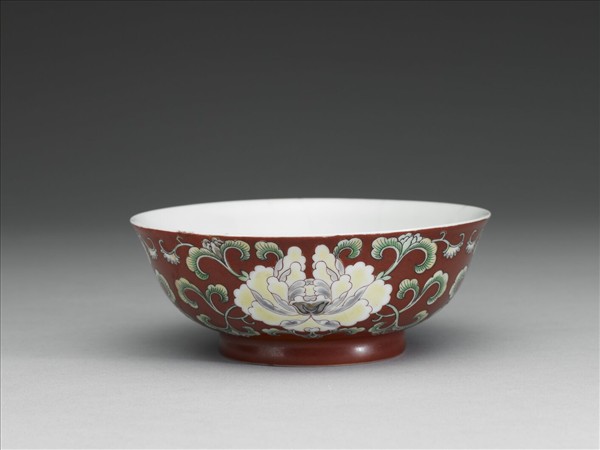 洋彩瓷紅地花卉碗