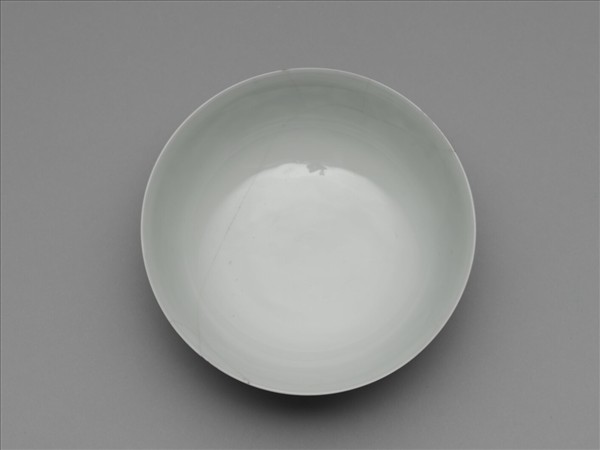 洋彩瓷紅地花卉碗