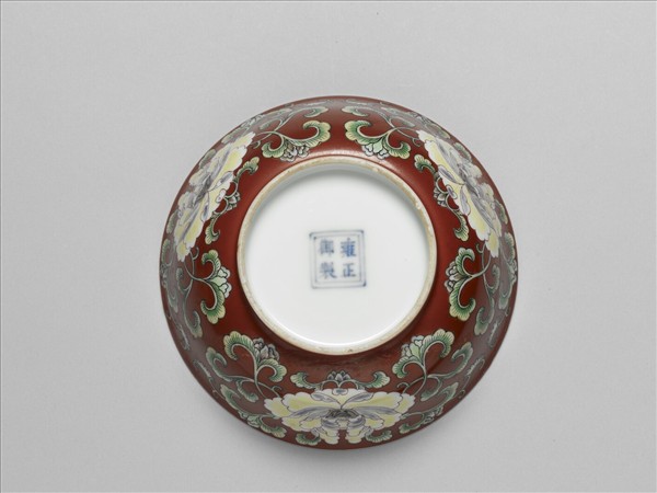 洋彩瓷紅地花卉碗