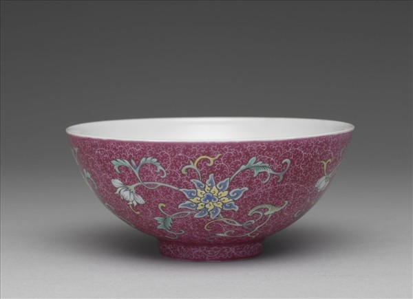 琺瑯彩紅錦地花果紋碗