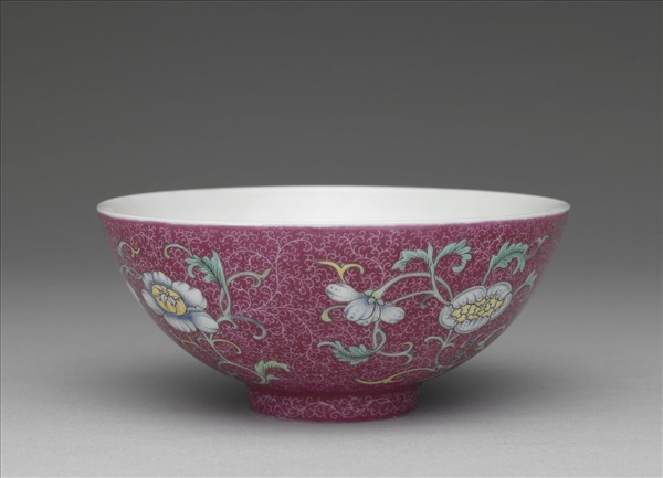 琺瑯彩紅錦地花果紋碗