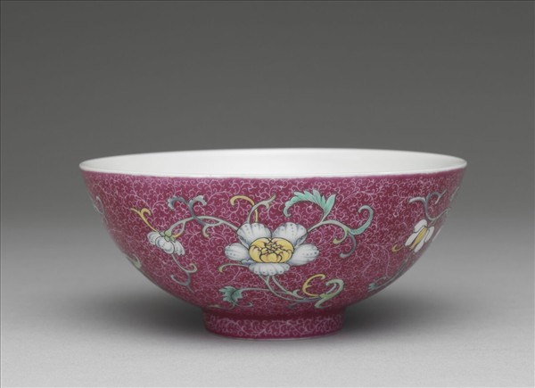 琺瑯彩紅錦地花果紋碗