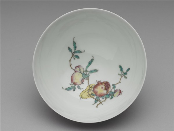 琺瑯彩紅錦地花果紋碗