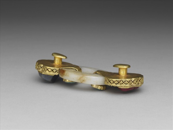 金纍絲嵌寶石玉帶頭